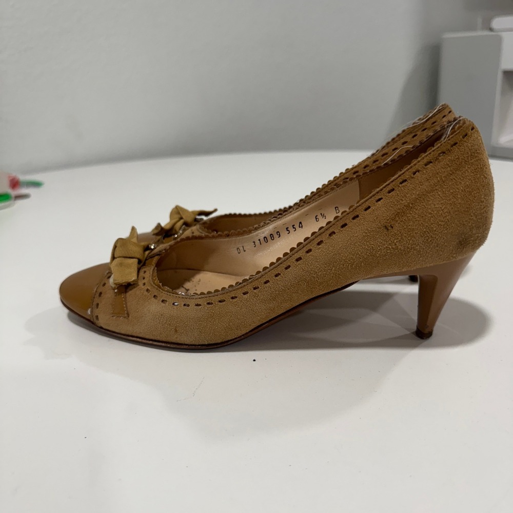 Tan‎ Suede Leather Bow Accents Pointed Toe Low Heel Pumps Size 6.5 B